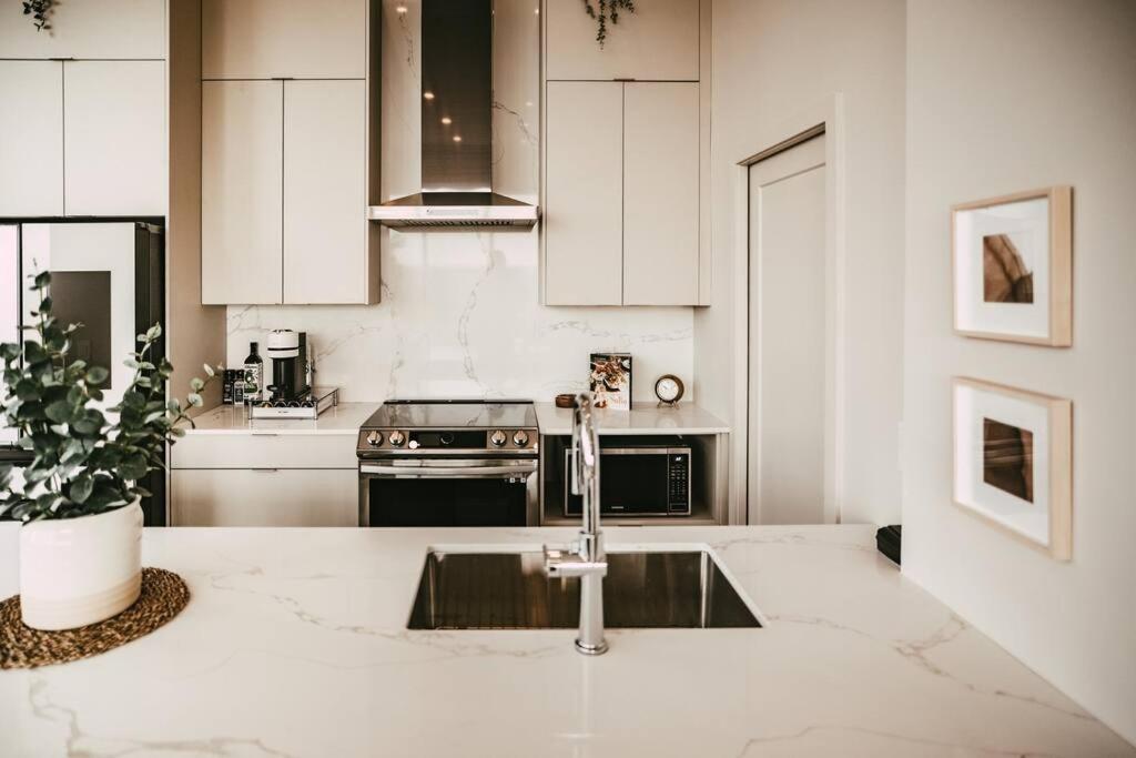 New Luxury 2Br Penthouse Apt In Central Halifax Exteriér fotografie